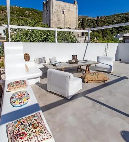 Traditional House Inside Filoti, Naxos Apartment